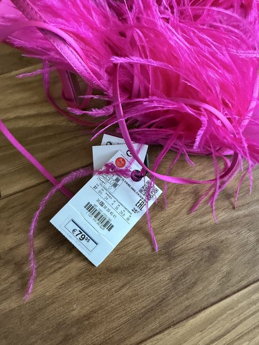 Сандали с пера Zara