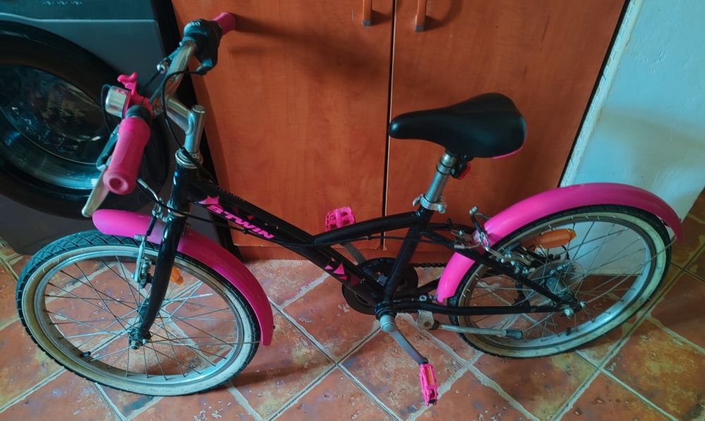 Pachet Complet: Bicicletă copii B'TWIN Original 20" + Cască + Coș + Roți ajutătoare