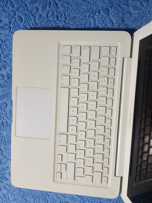 Vând Laptop core i5 - Apple Macbook A1278. 4 GB Windows 10 instalat