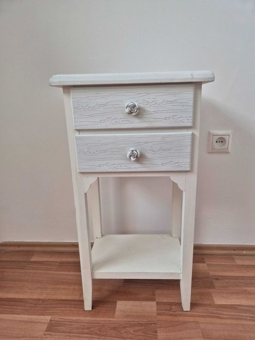 Măsuță / noptieră din lemn, stil shabby chic