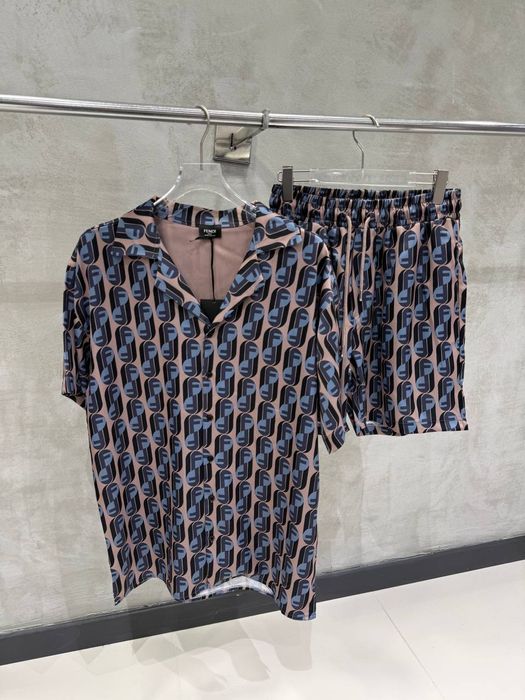 Мъжки къси екипи различни модели