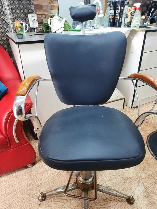 Кресло для парикмахера. Продаётся.Для салонов красоты, для парикмахерс