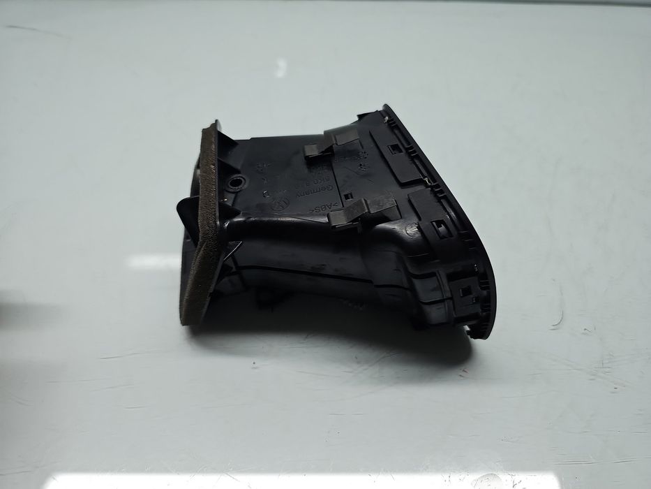 Grila aerisire dreapta Volkswagen Golf 6 (5K1) [Fabr 2009-2013] 5K0819