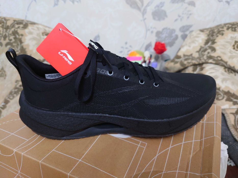 Продам красовки Super Light от Li-Ning Men