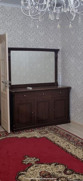 Продам комод с зеркалом