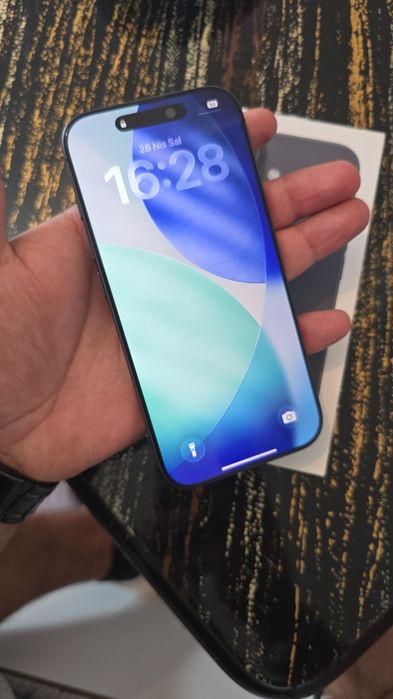 Продавам iphone 17 black 256 gb чисто нов