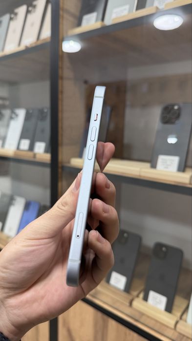 iPhone 15 128GB