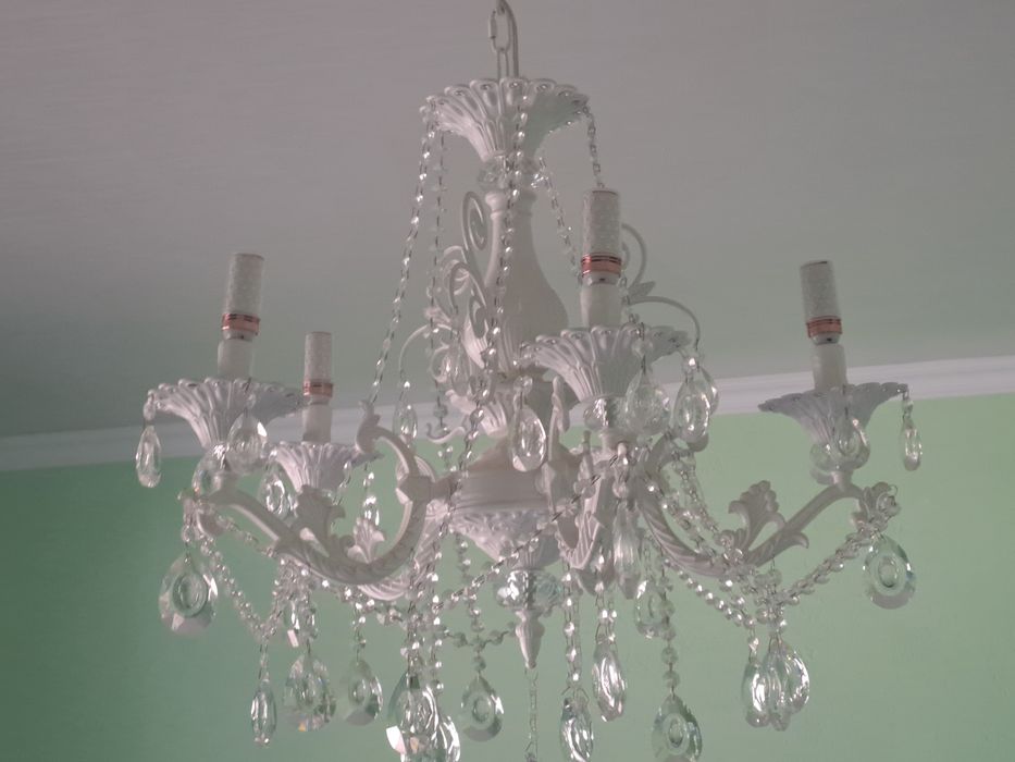 Люстра сатылады.
