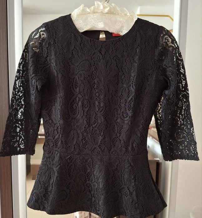 Bluza din dantelă neagră