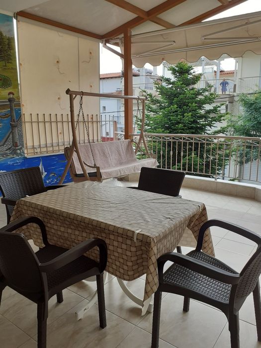 Сграда с три самостоятелни апартамента