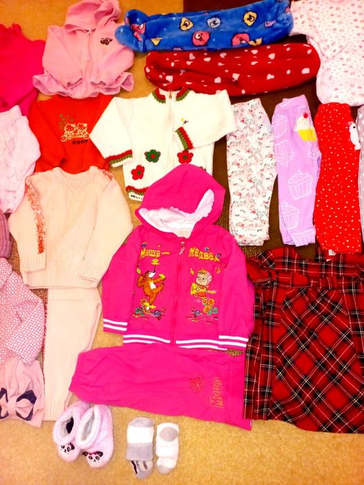 Продам для девочек вещи .