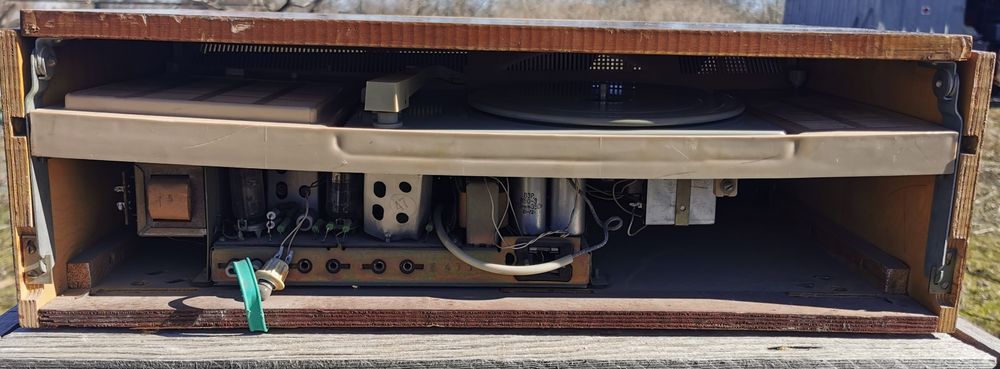 Ретро радио грамофон СИРИУС 309