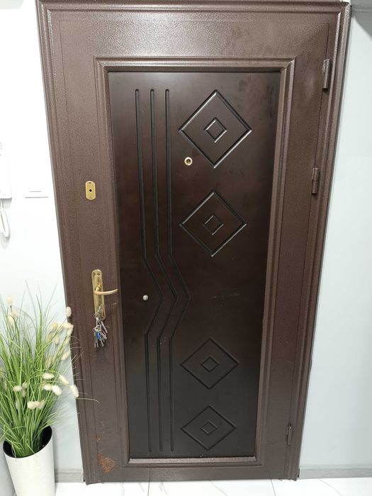 Врата с каса и брави комплект