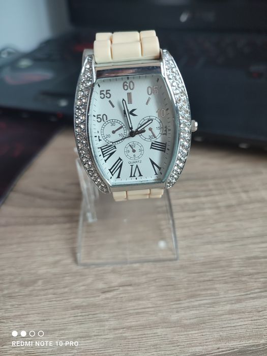 Нов дамски часовник