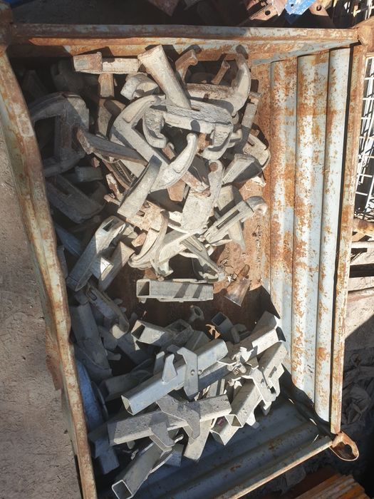 Скоби кламери ригели вертикализатори и аксесоари за вертикален кофраж