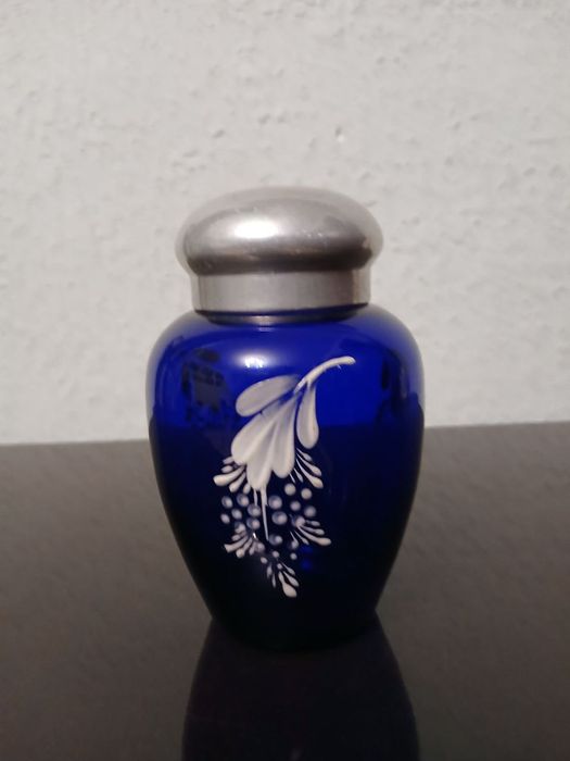 Чайница кобальт.