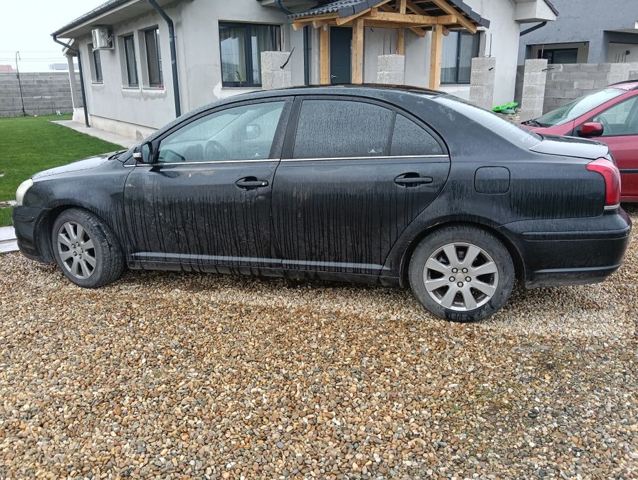 Vând sau schimb Toyota Avensis