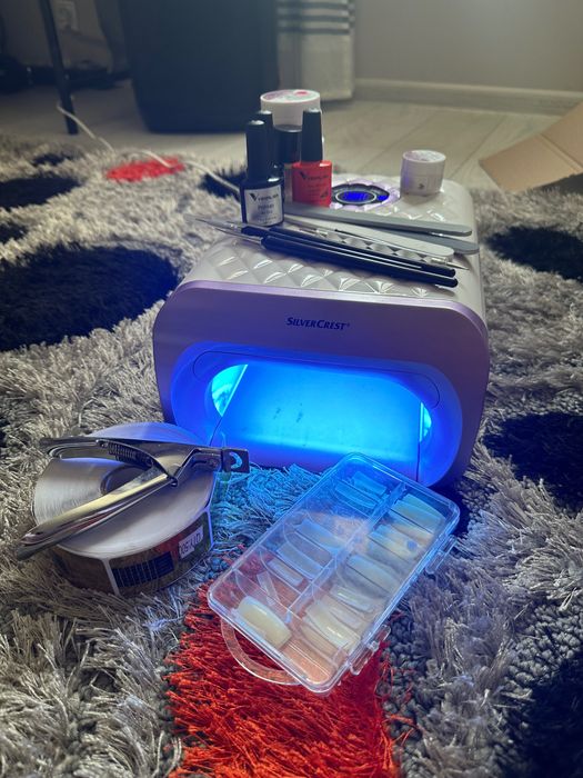 Lampă UV pentru unghii cu gel