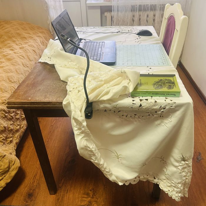 Продам стол, раздвигается.