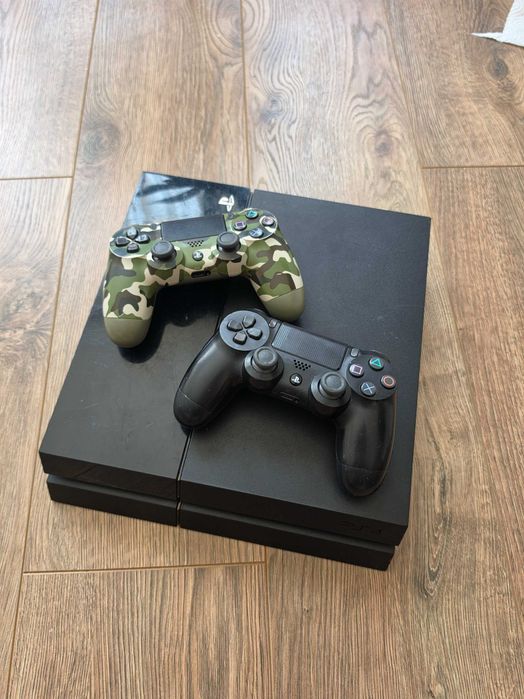 PS4 за ремонт или на части с два джойстика