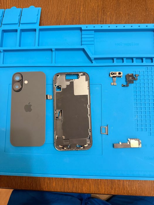 iPhone 17 Black на части цял не се продава