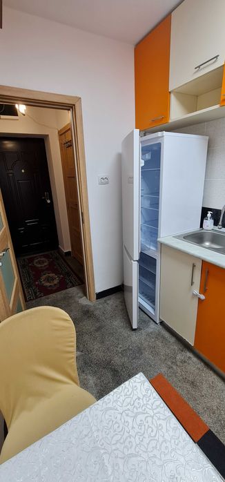 Particular închiriez apartament 2 camere Stefan Cel Mare intersectie Lizeanu