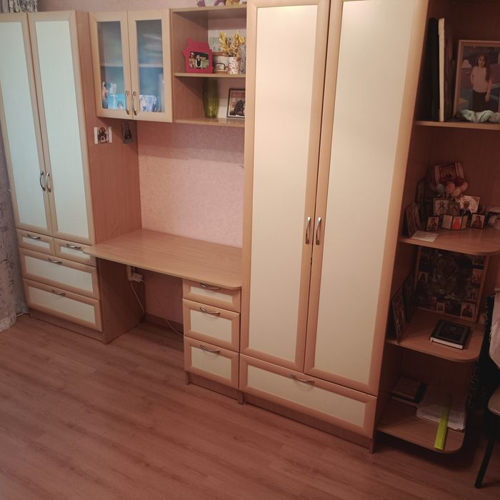 Продам стенку в спальню