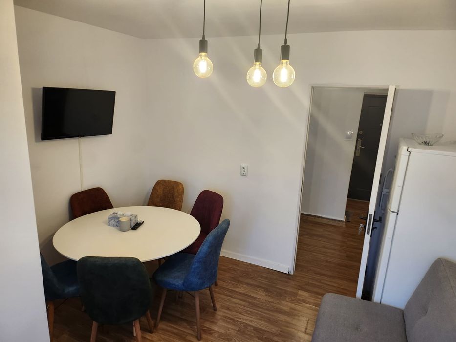 Inchiriez apartament 2 camere,decomandat, zona str.G Enescu