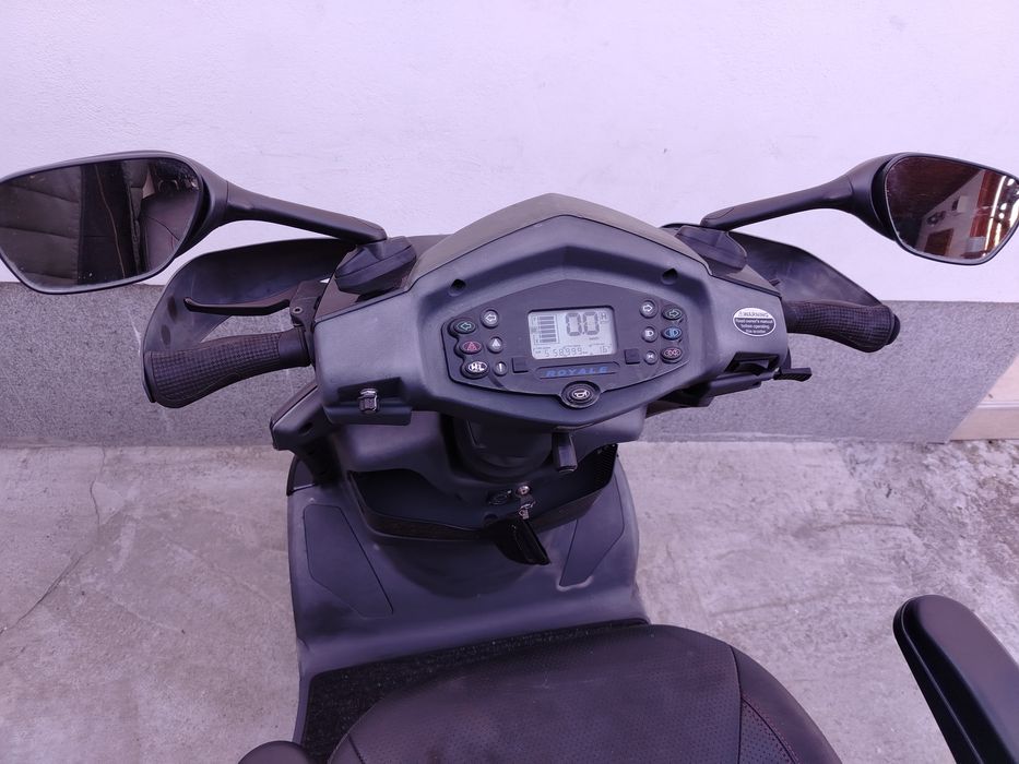 Cărucior scuter electric persoane cu dizabilități