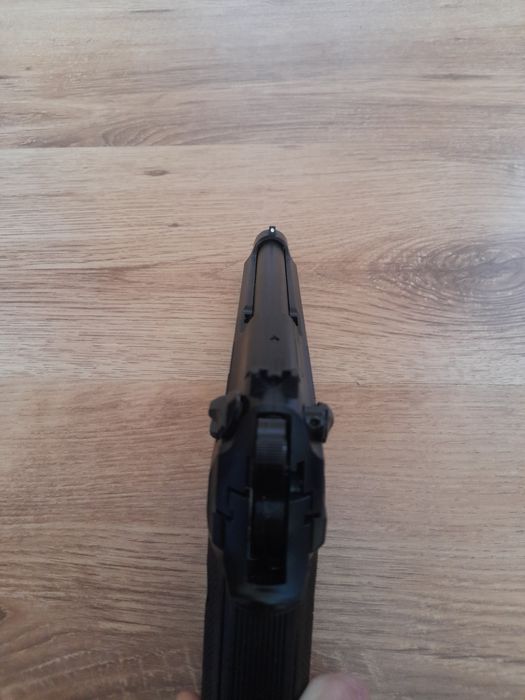 Pistol AIRSOFT REPLICA Beretta M9 greengas  !!