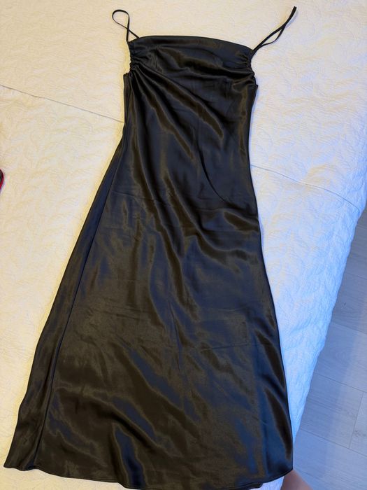 Роклите са на марките Tommy Hilfiger и Twin Set.