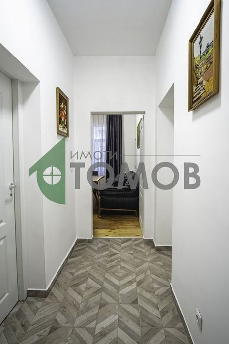 Луксозен и напълно обзаведен тристаен апартамент в сърцето на Русе