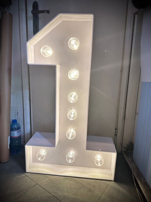 Светещи цифри за украса