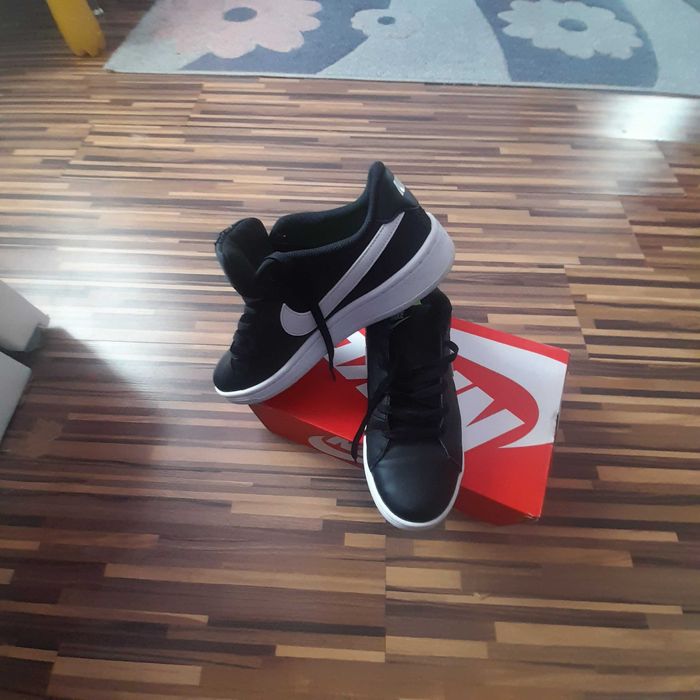 Оригинални маратонки Nike 44