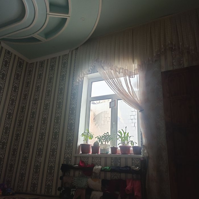 Uy sotiladi chirchikda boshiga 50% berib qoganini 1 yilga bulib tulash