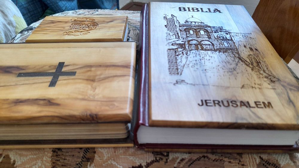 Biblii cu Coperta de Lemn, Handmade, Editie Limitata Brasov • OLX.ro