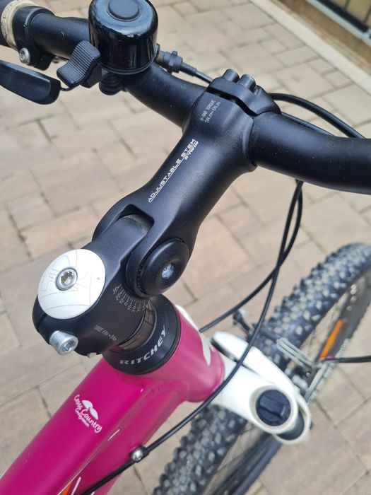 Bicicleta MTB CUBE, de dama.