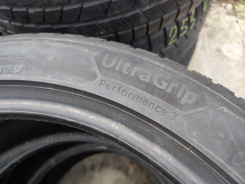 2бр Зимни гуми 245 45 19 - Goodyear - DOT 2023