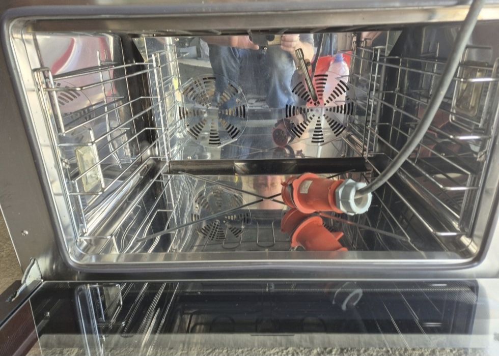 Продам печь конвекционную SMEG