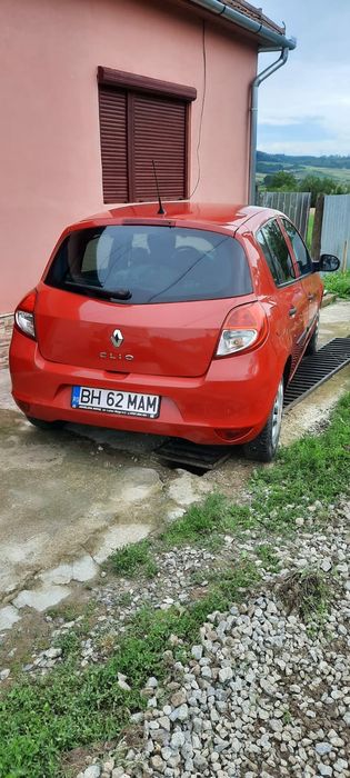 Vând renault clio 1,2 benzină