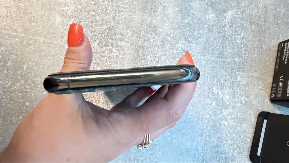 Iphone 11 pro max (spate fisurat)