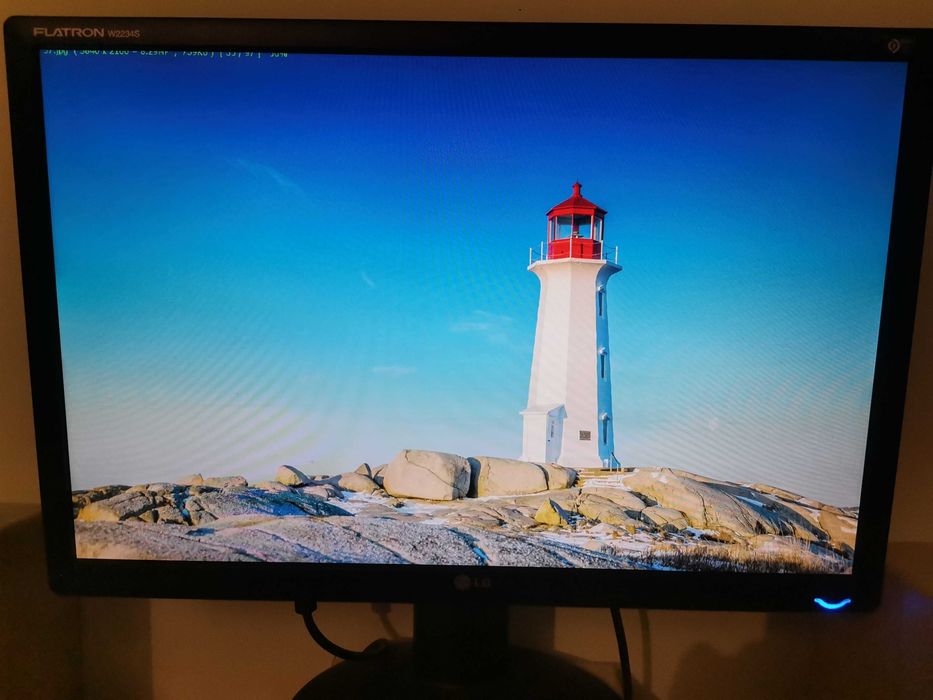 Продавам монитор LG Flatron W2234S.