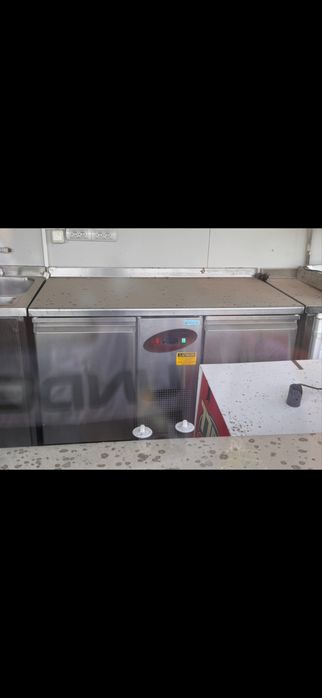 Продавам фургон-павилион за храна