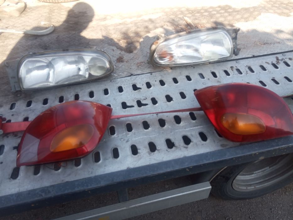 Форд Фирста Фарове и стопове