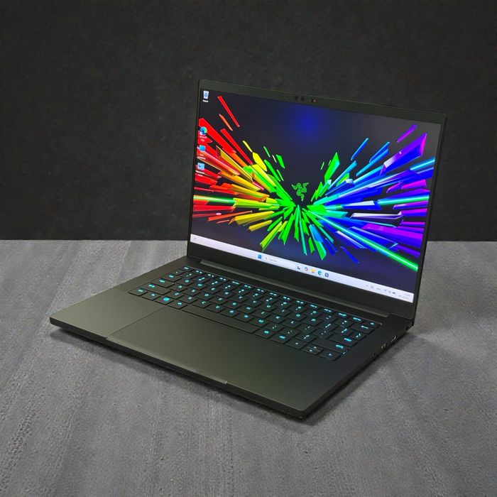 14’ QHD 240 Hz/RTX 4070 8GB/Ryzen 9-8945HS/Razer Blade 14/32GB DDR5/1TB SSD