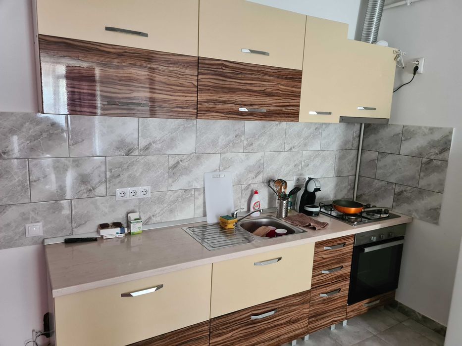 Inchiriez apartament 2 camere etaj 2 Doamna Stanca