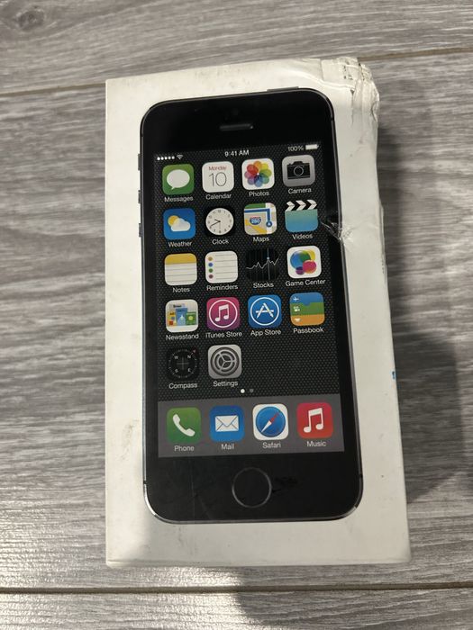 Iphone 5s. Экран не оригинальный.