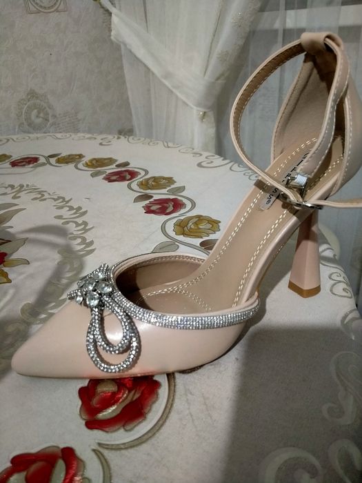 Продаю новые туфли 39 размер