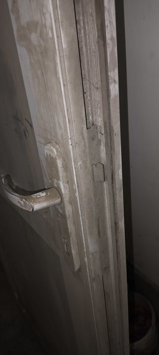 Двер пластиковы. Со окном