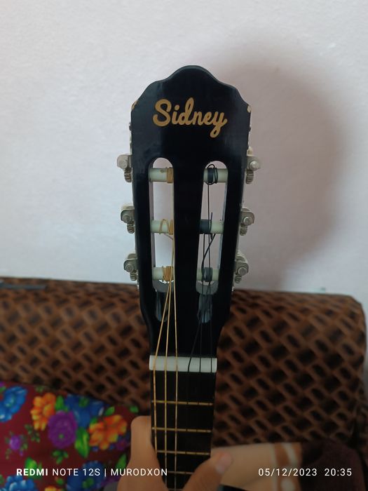 Gitara sotiladi 750000 ming